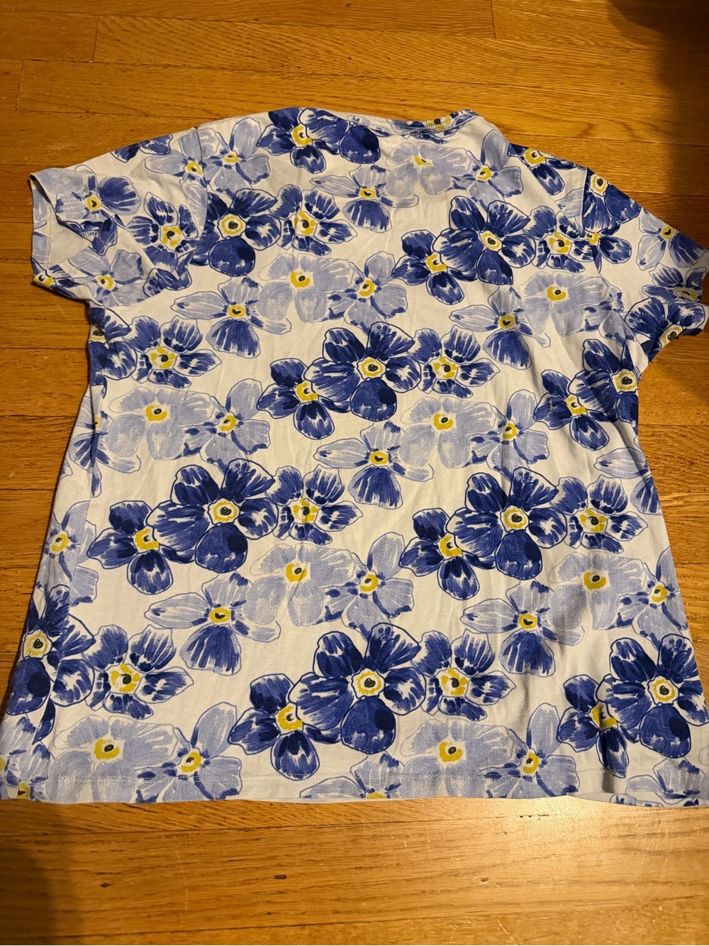 Salmon Sisters forget-me-not shirt size medium